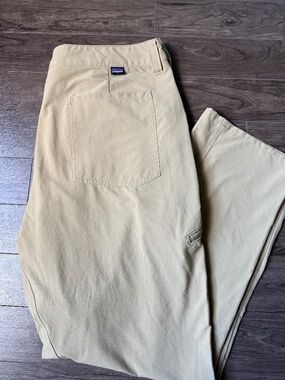 Patagonia Men's Quandary pants (Regular Fit) - Size 40